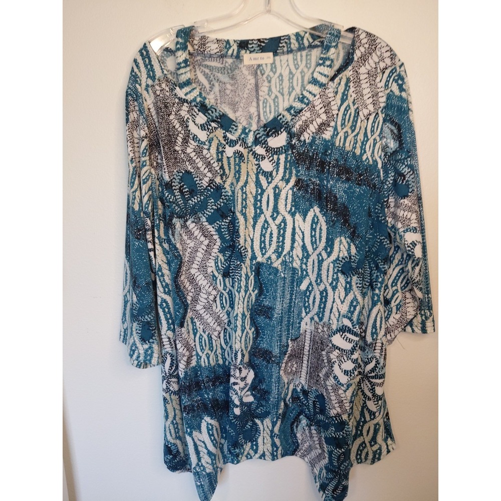 A Mr blue patterned top features a v-neckline and a vibrant reptile print Sz 2X